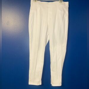TIME AND TRU white capri pants with elastic waist band